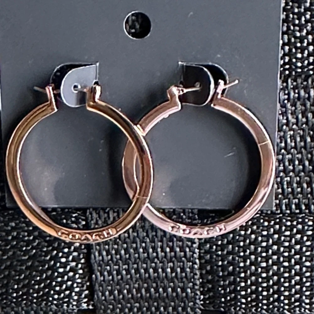 Coach Metallic Hoop Earrings rose gold - Picture 4 of 6